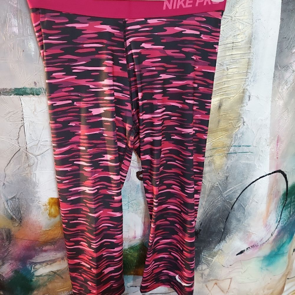 Nike Pro youth capris size L waist 27 inseam 20"